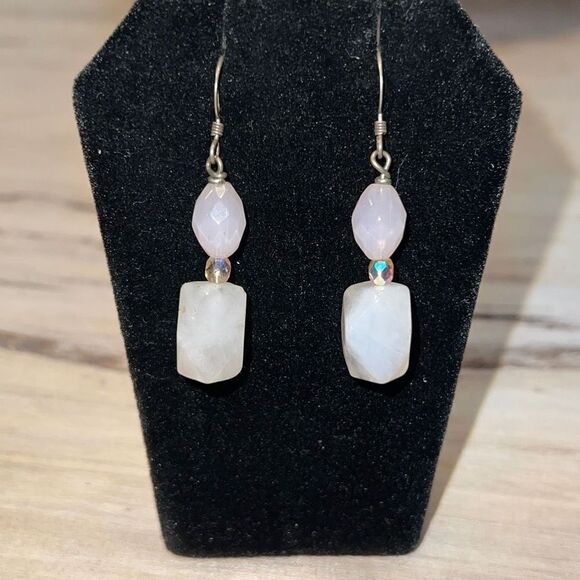 Natural quartz Dangling Earrings With Faceted Sides and Wire Hood Hanger - Picture 6 of 6